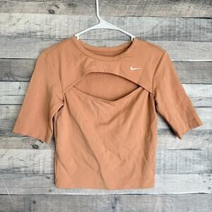 Nike Sportswear Essentials Women's 1/2-Sleeve Cutout Top Orange Small